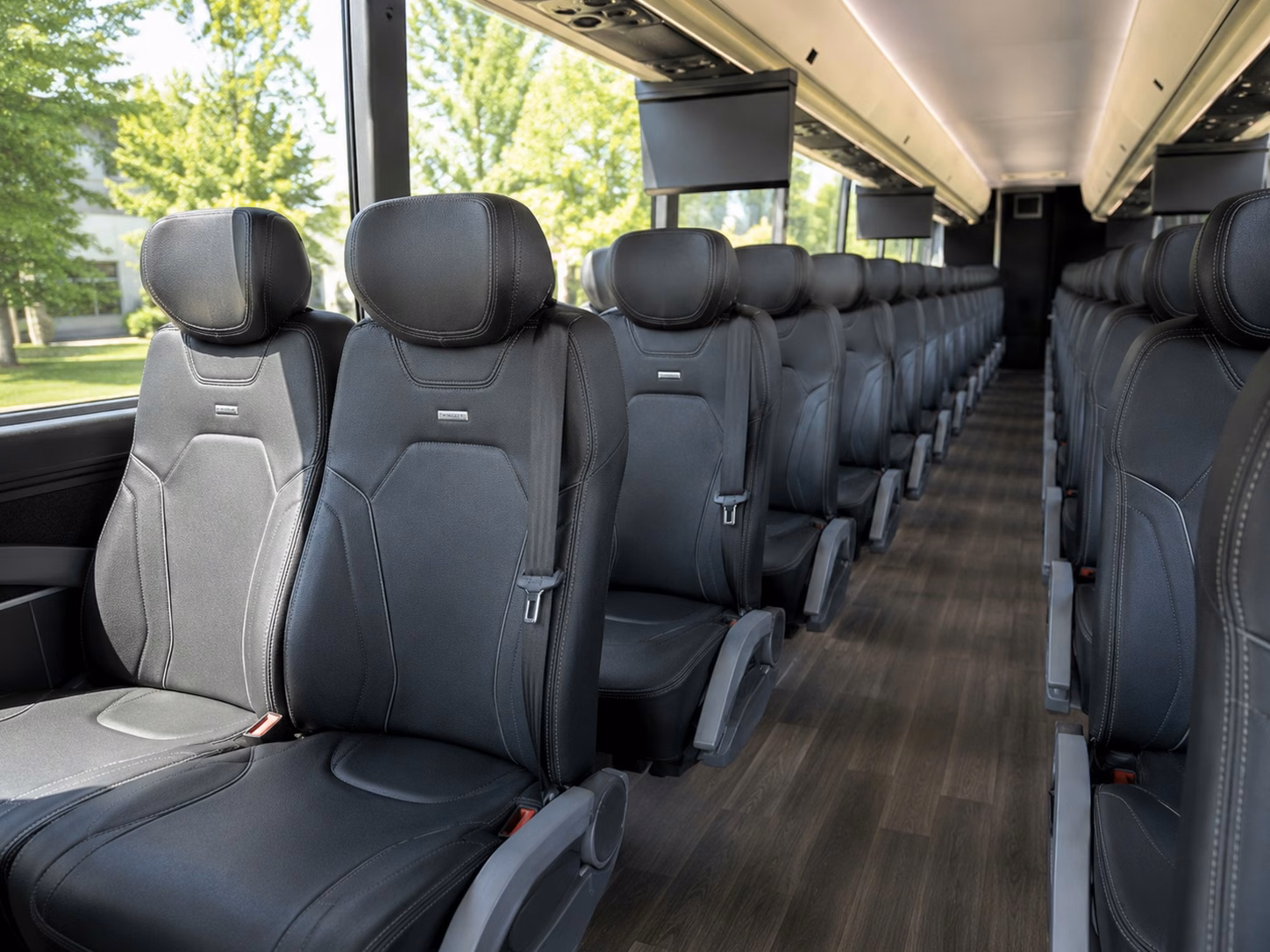 airport transfers and rehearsal dinner shuttles for louisville wedding weekends