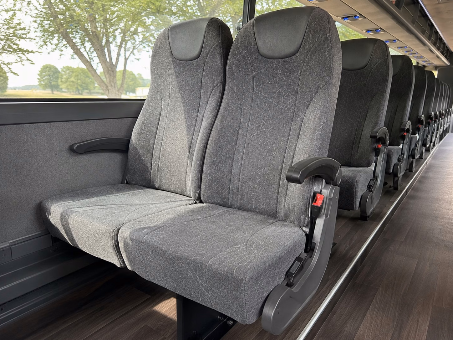 how bus type and size change charter bus prices in louisville kentucky