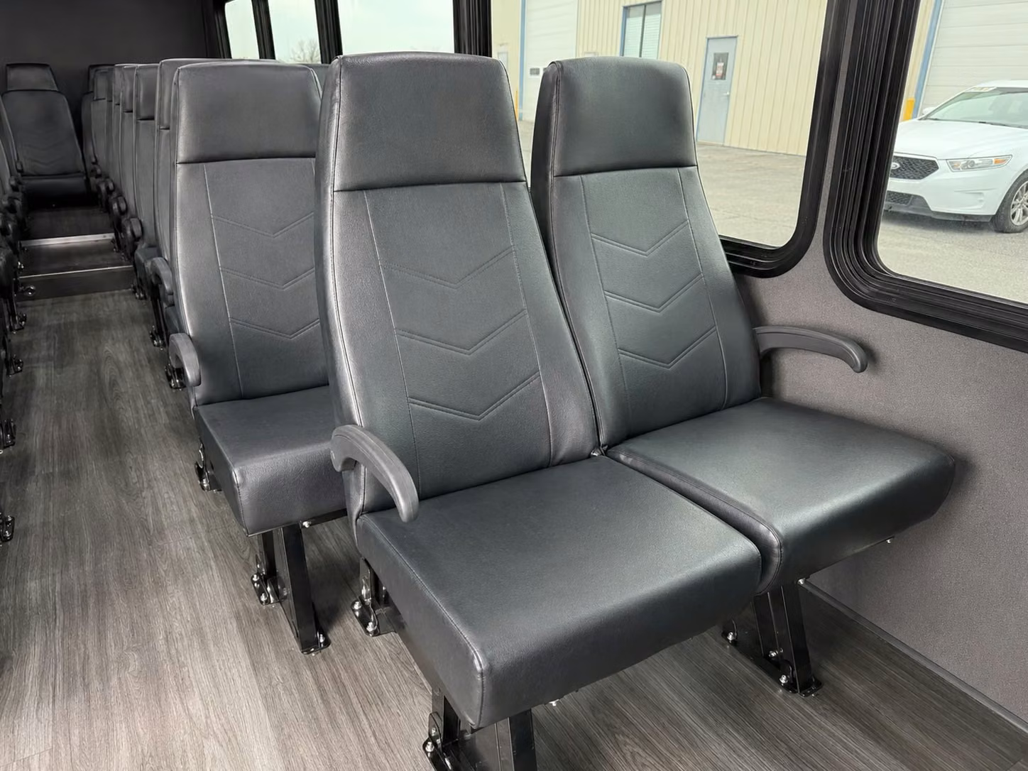louisville 18 passenger minibus rental